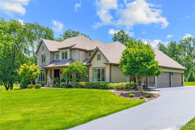 50 Meadowbrook Country Club Estate, Ballwin, MO 63011