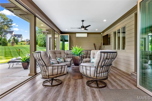 50 Meadowbrook Country Club Estate, Ballwin, MO 63011