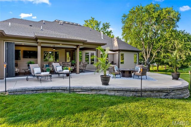 50 Meadowbrook Country Club Estate, Ballwin, MO 63011