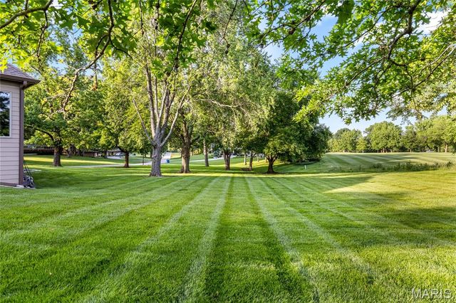 50 Meadowbrook Country Club Estate, Ballwin, MO 63011