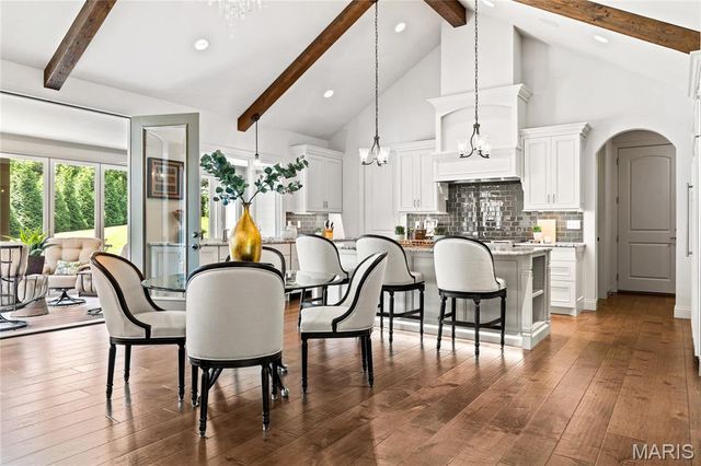 50 Meadowbrook Country Club Estate, Ballwin, MO 63011