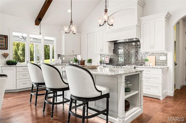 50 Meadowbrook Country Club Estate, Ballwin, MO 63011