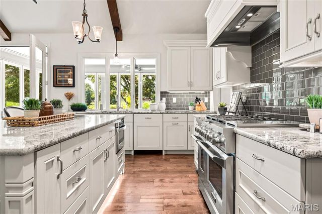 50 Meadowbrook Country Club Estate, Ballwin, MO 63011
