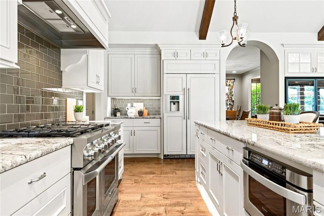 50 Meadowbrook Country Club Estate, Ballwin, MO 63011