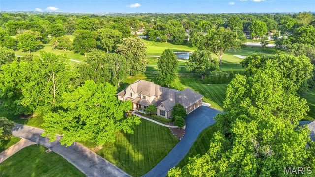 50 Meadowbrook Country Club Estate, Ballwin, MO 63011