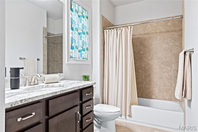 50 Meadowbrook Country Club Estate, Ballwin, MO 63011