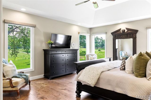 50 Meadowbrook Country Club Estate, Ballwin, MO 63011