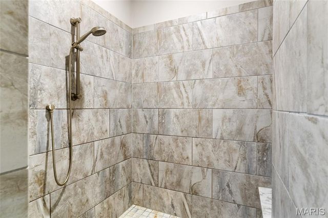 50 Meadowbrook Country Club Estate, Ballwin, MO 63011