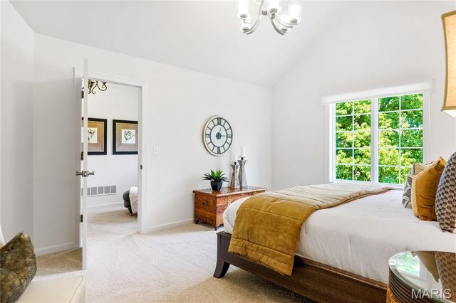 50 Meadowbrook Country Club Estate, Ballwin, MO 63011