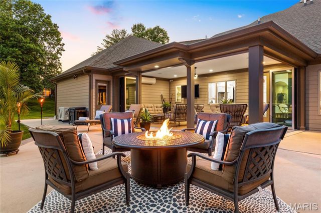 50 Meadowbrook Country Club Estate, Ballwin, MO 63011