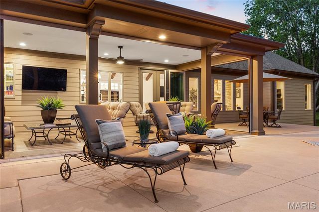 50 Meadowbrook Country Club Estate, Ballwin, MO 63011