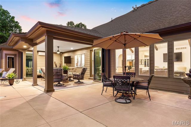 50 Meadowbrook Country Club Estate, Ballwin, MO 63011