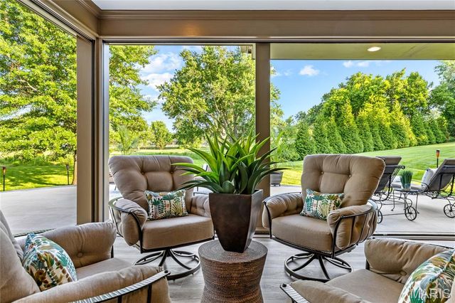 50 Meadowbrook Country Club Estate, Ballwin, MO 63011