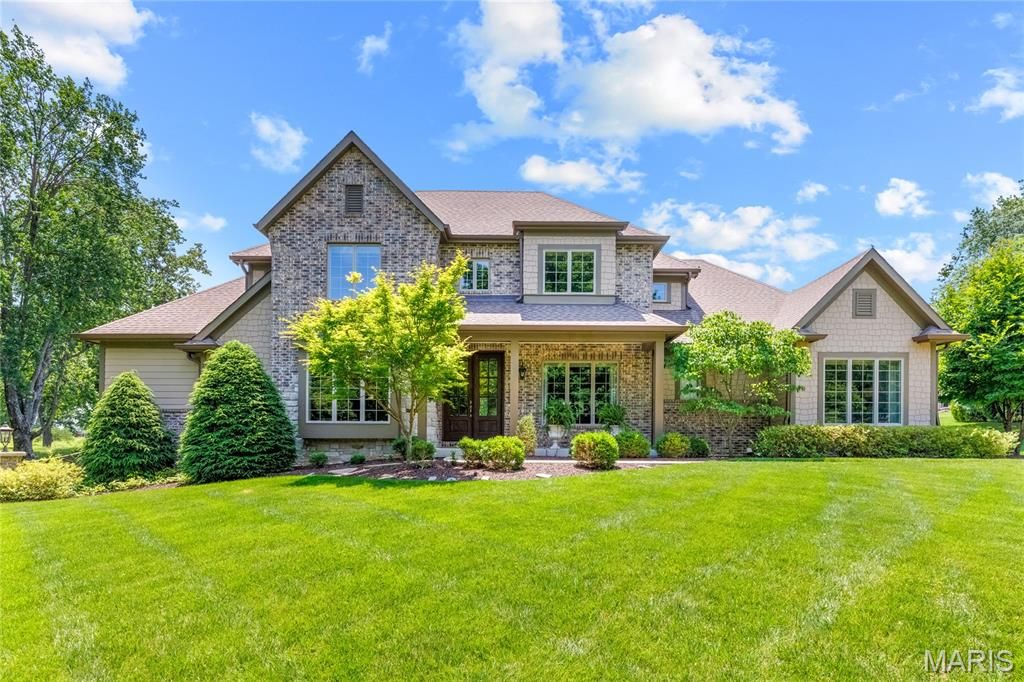 50 Meadowbrook Country Club Estate, Ballwin, MO 63011
