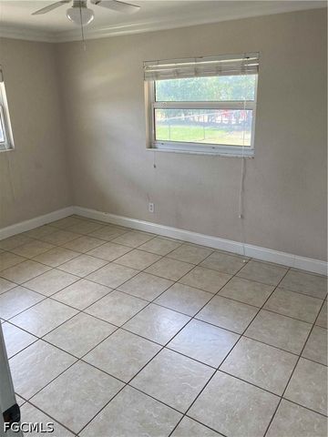 724 Sesame CT, Cape Coral, FL 33904