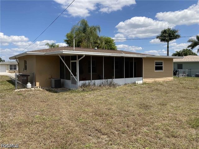 724 Sesame CT, Cape Coral, FL 33904