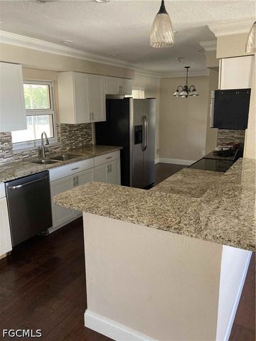 724 Sesame CT, Cape Coral, FL 33904