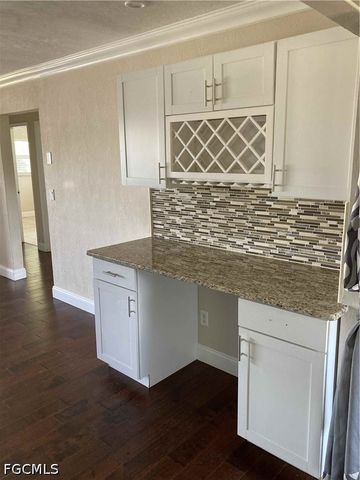 724 Sesame CT, Cape Coral, FL 33904