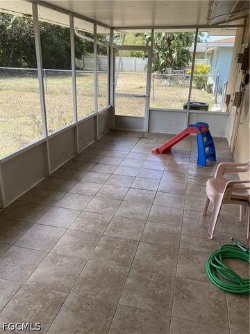 724 Sesame CT, Cape Coral, FL 33904