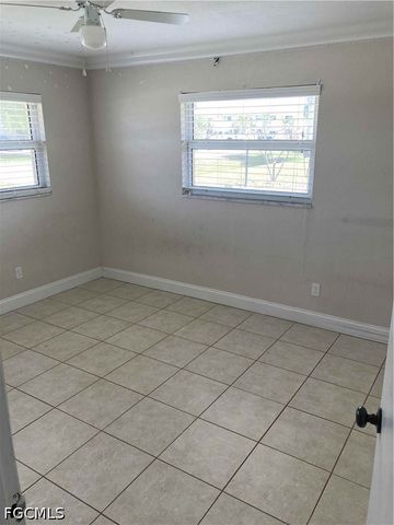 724 Sesame CT, Cape Coral, FL 33904