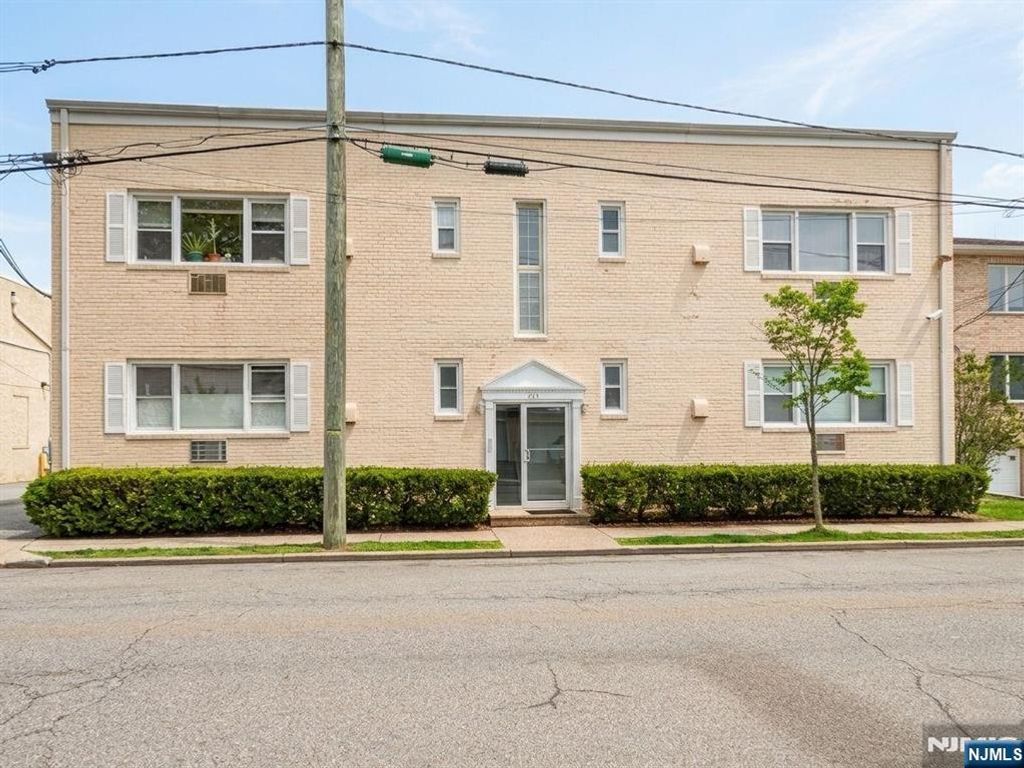 325 1st Street 8, Carlstadt, NJ 07072