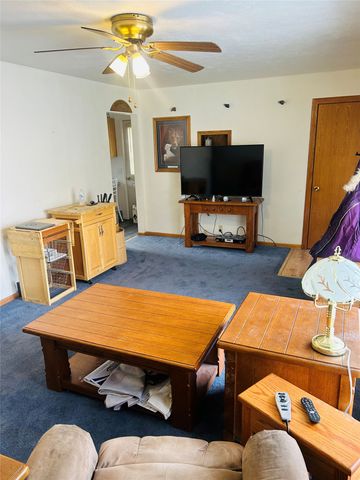 610 E Competine Street, Knoxville, IA 50138