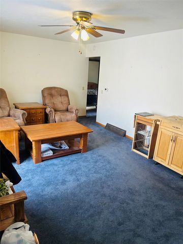 610 E Competine Street, Knoxville, IA 50138