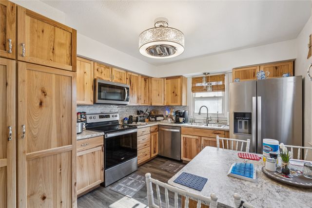 610 E Competine Street, Knoxville, IA 50138