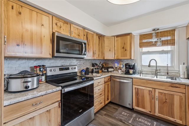 610 E Competine Street, Knoxville, IA 50138