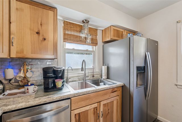 610 E Competine Street, Knoxville, IA 50138