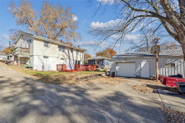 610 E Competine Street, Knoxville, IA 50138