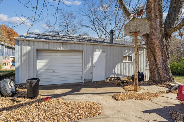 610 E Competine Street, Knoxville, IA 50138