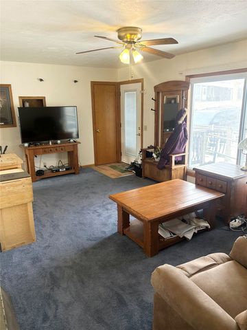 610 E Competine Street, Knoxville, IA 50138