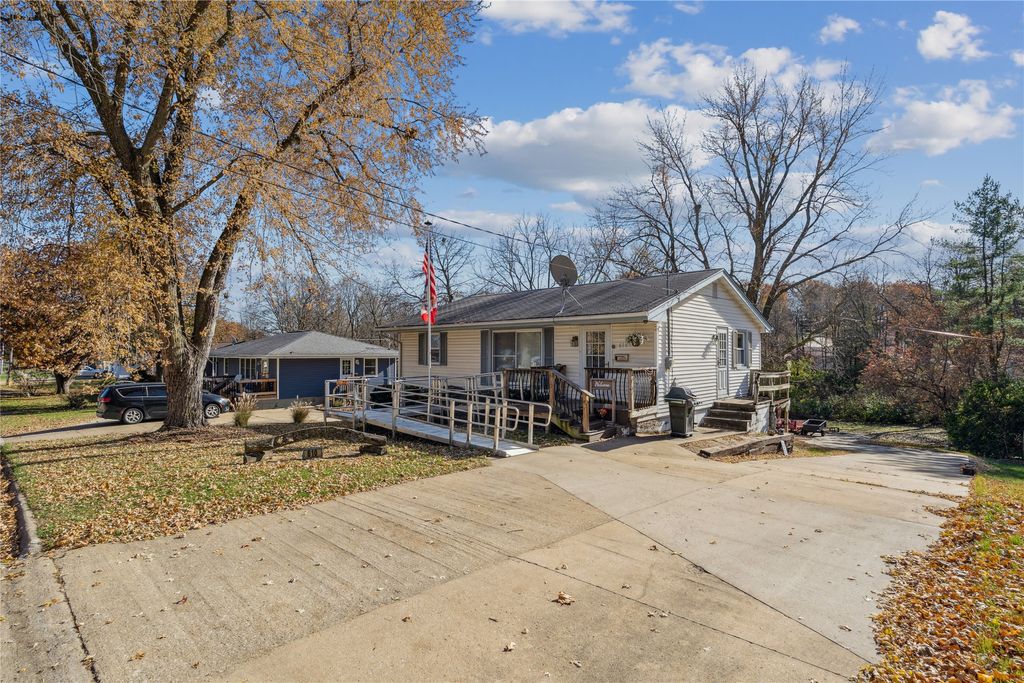 610 E Competine Street, Knoxville, IA 50138