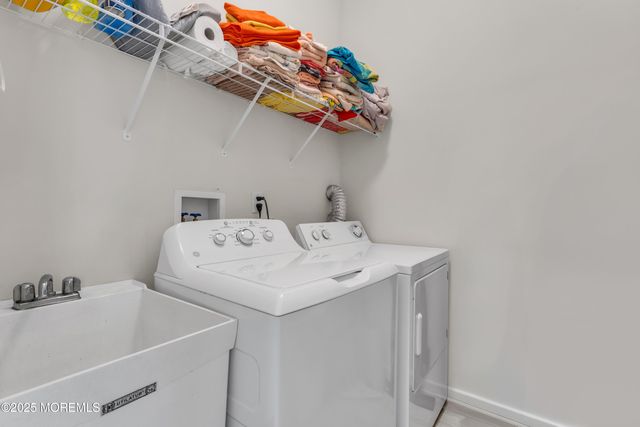 33 Quincy Terrace, Barnegat, NJ 08005