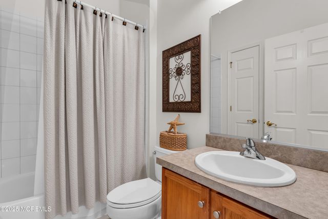 33 Quincy Terrace, Barnegat, NJ 08005