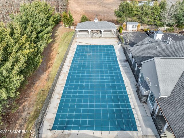 33 Quincy Terrace, Barnegat, NJ 08005