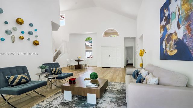 637 Lake Blvd, Weston, FL 33326