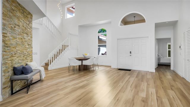 637 Lake Blvd, Weston, FL 33326