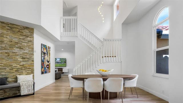 637 Lake Blvd, Weston, FL 33326