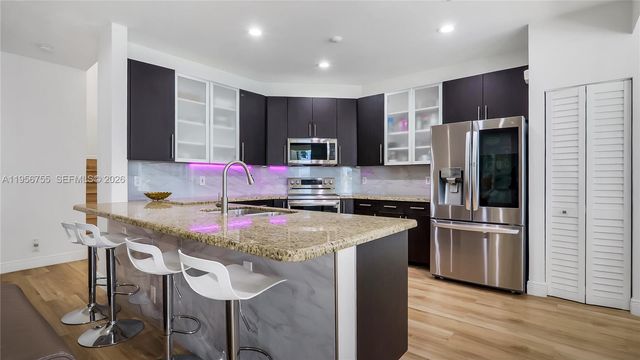 637 Lake Blvd, Weston, FL 33326