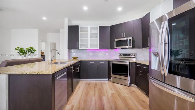 637 Lake Blvd, Weston, FL 33326