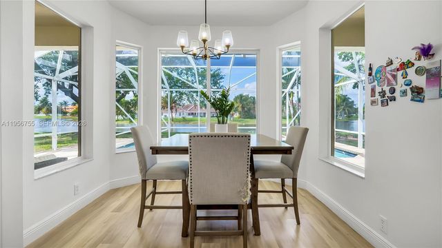 637 Lake Blvd, Weston, FL 33326