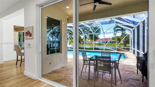 637 Lake Blvd, Weston, FL 33326