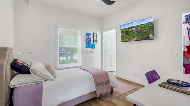 637 Lake Blvd, Weston, FL 33326