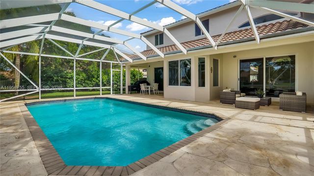 637 Lake Blvd, Weston, FL 33326