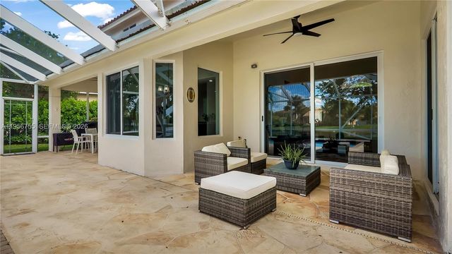 637 Lake Blvd, Weston, FL 33326