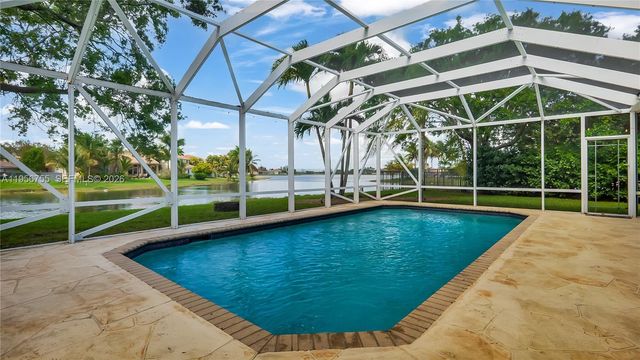 637 Lake Blvd, Weston, FL 33326