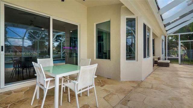 637 Lake Blvd, Weston, FL 33326