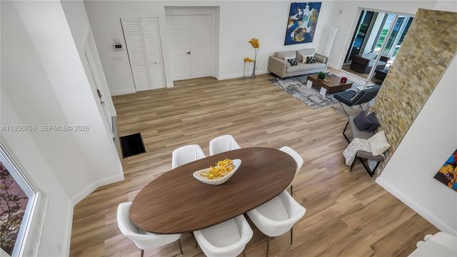 637 Lake Blvd, Weston, FL 33326